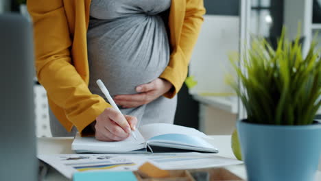 pregnant woman working in office