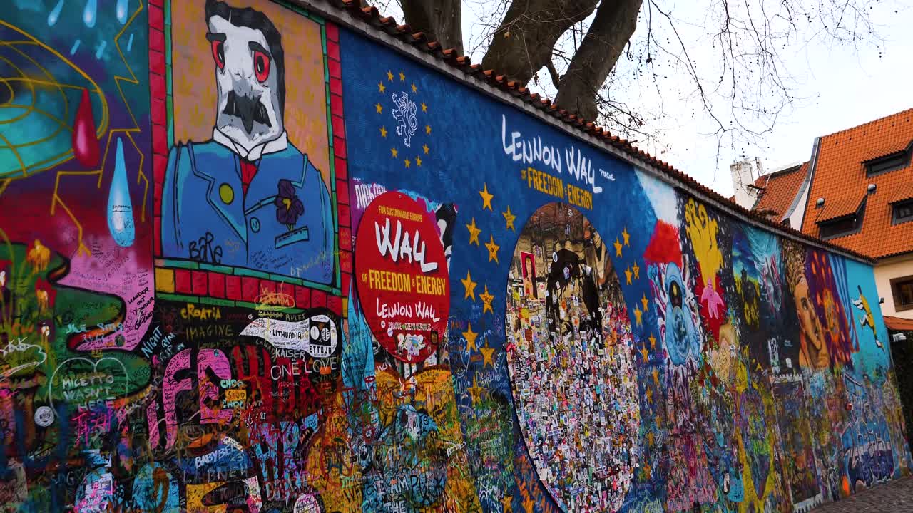 john lennon wall en la ciudad de praga, república checa