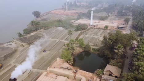 La-Industria-Del-Ladrillo-Se-Desarrolló-Alrededor-Del-Suelo-Aluvial-A-Lo-Largo-Del-Río-Ganga