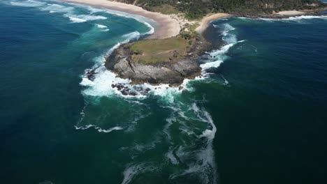 Angourie-Point-Beach-And-Angourie-Back-Beach---Popular-Surf-Break-In-Yamba,-NSW,-Australia