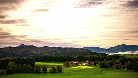 Puesta-De-Sol-Y-Cielo-Estrellado-Lapso-De-Tiempo-En-Los-Alpes-Austriacos