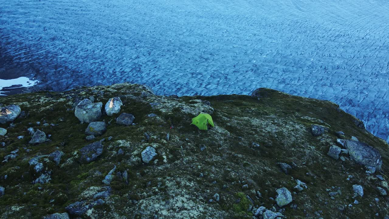 노르웨이 툰스베르그달스브린 빙하 가장자리에 있는 텐트