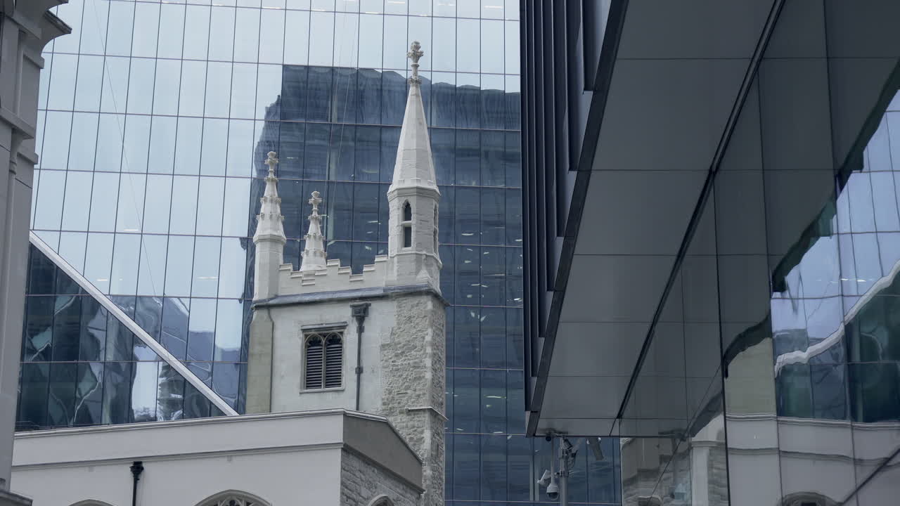 런던 의 아름다운 도시 에 있는 구식, 중세적 인 디자인 을 가진 작은 건물 - 트 업