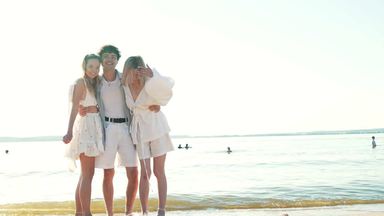 해변에 있는 친구들