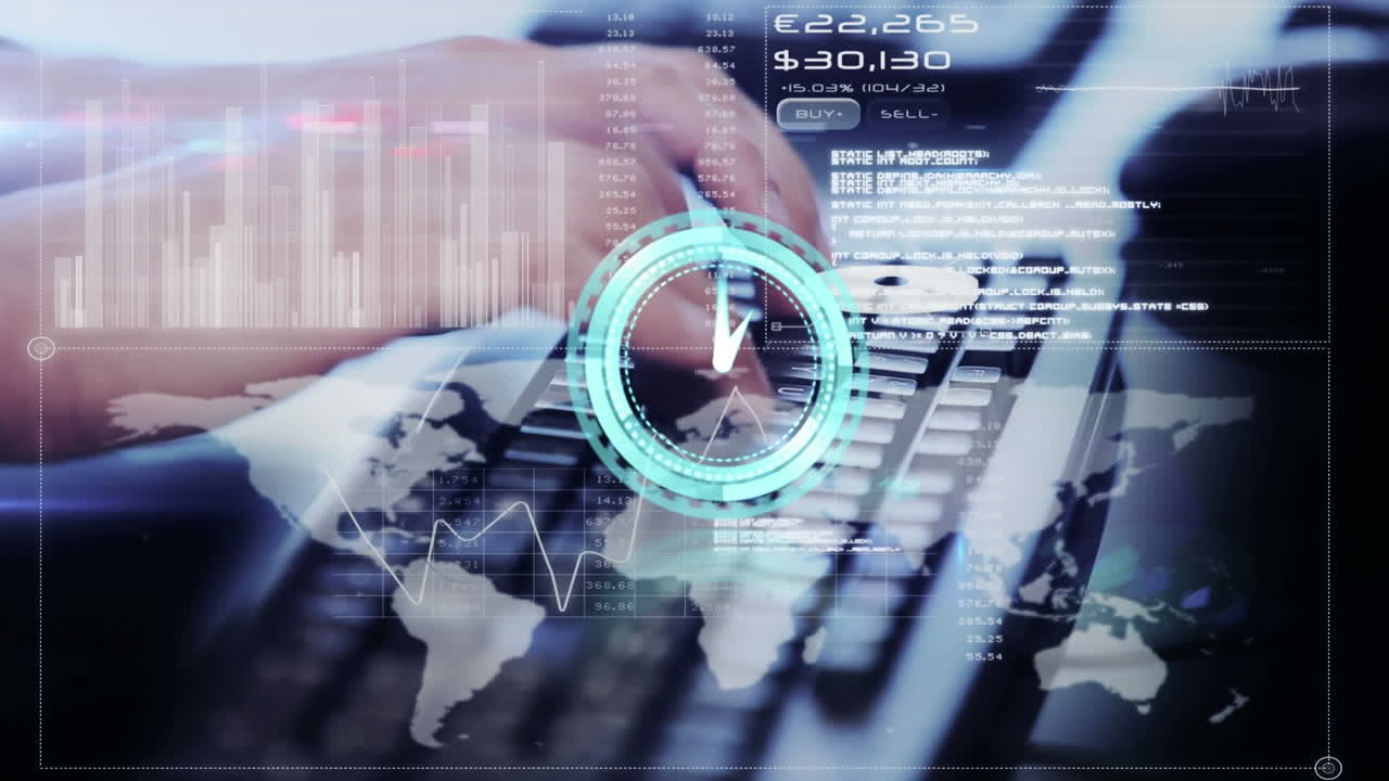 reloj digital de neón y procesamiento de datos contra la sección media de la persona que utiliza la computadora