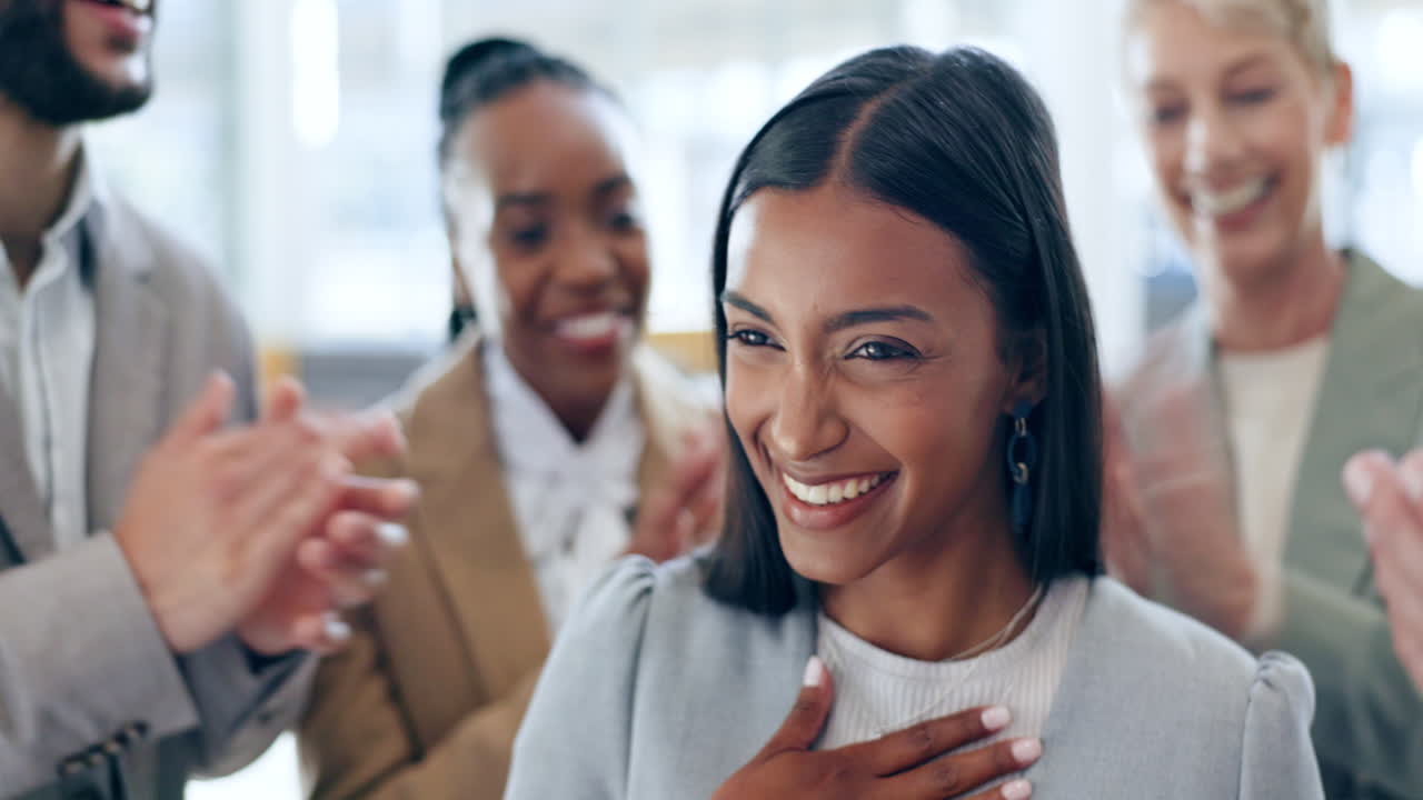 aplaudiendo, ganadora y mujer de negocios para las finanzas