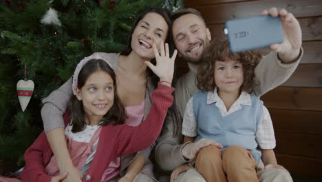 happy family christmas selfie