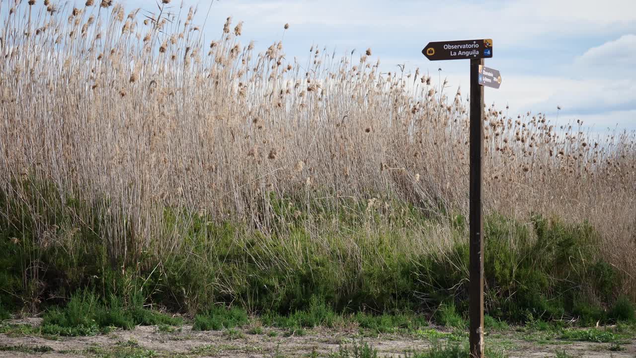 Sign indicating the direction to the "La Anguila" bird observatory in the El Hondo natural park of Elche, Spain