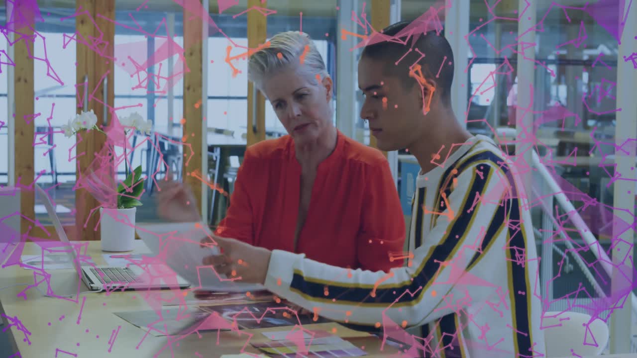 사무실에서 다양한 사업가들과의 연결 네트워크의 활성화