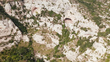 White-Rocky-Cliffs-Of-Canyon-And-Valley-In-Cavagrande-del-Cassibile-Canyon-Nature-Reserve-In-Avola,-Syracuse,-Italy