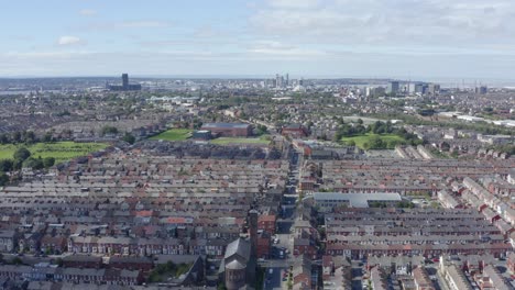 disparo de dron alejándose de la urbanización wavertree 02