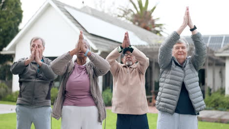 Yoga,-Gebetshände-Und-ältere-Menschen-In-Meditation