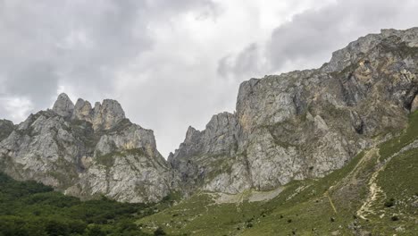 Gray-clouds-floating-over-rocky-mountain-ridge