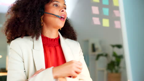 call center agent signing up a new client