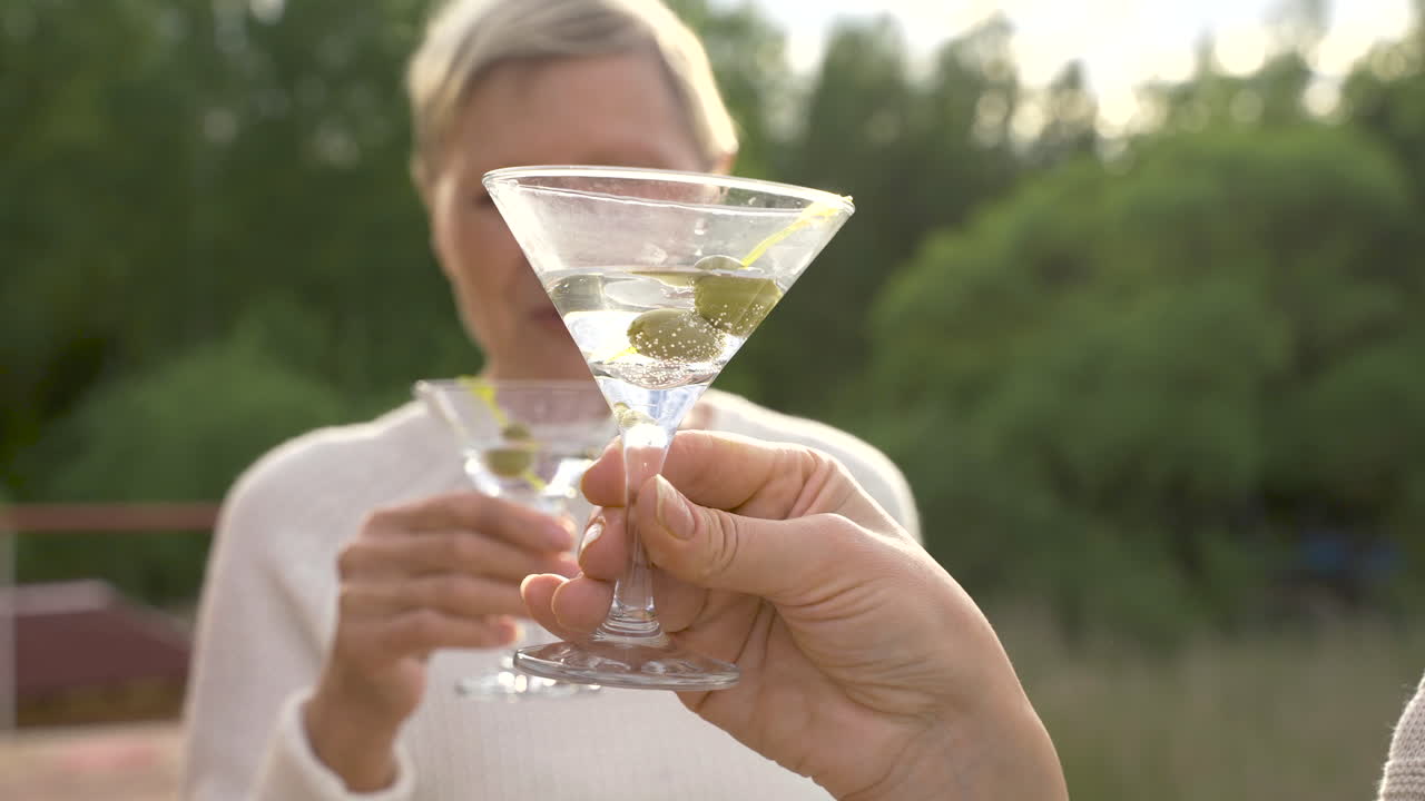 술 한 잔을 마시고