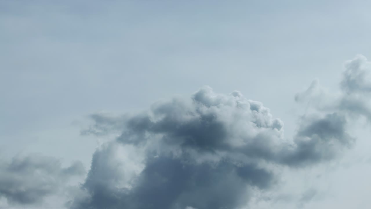 해가 지을 때 어오르는 어리 구름 (cumulus clouds) - 시간과 시간, 휴식, 날씨의 극적인 아름다움, 분위기, 느한 배경, 굴러오는 러스 구름