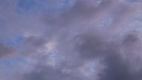 4k-Videozeitrafferansicht-Der-Sich-Bewegenden-Wolke-Am-Blauen-Himmel