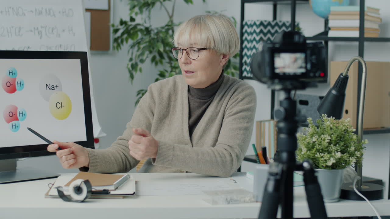 Online Chemistry Lesson with Senior Teacher