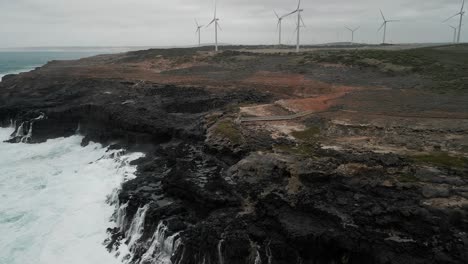 Luftaufnahme-Des-Meerwassers,-Das-Auf-Die-Küste-Von-Cape-Bridgewater,-Australien-Trifft