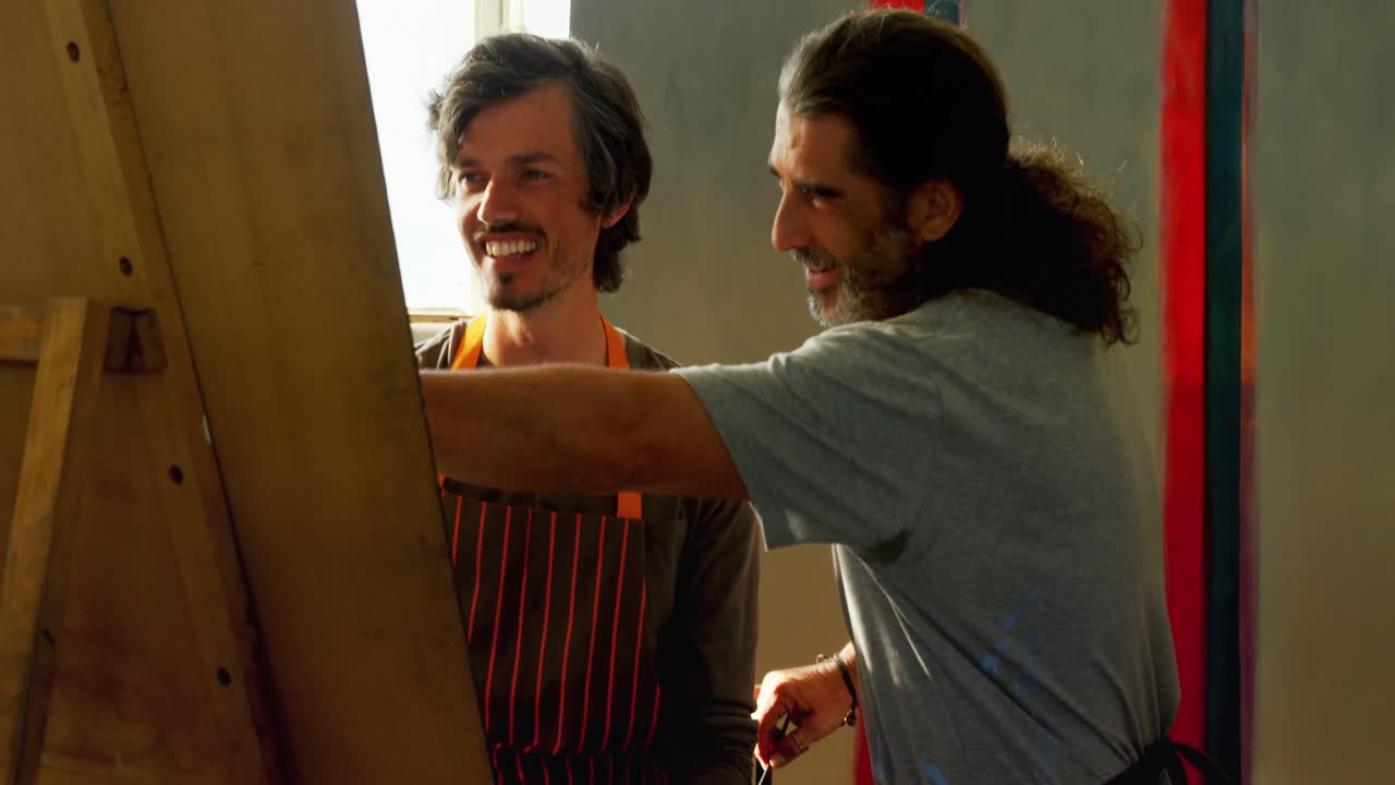 hombre ayudando a hombre en el dibujo 4k