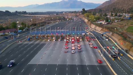 peaje de la autopista de acceso sur, ruta de maipo, región metropolitana, país de chile