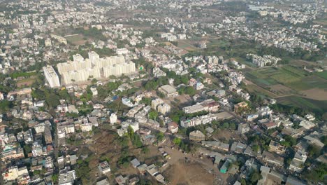 vista de la ciudad de satara por la mañana con dron en maharashtra