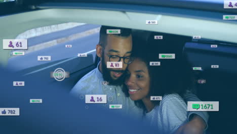 animación del procesamiento de datos de las redes sociales sobre una pareja diversa en un coche