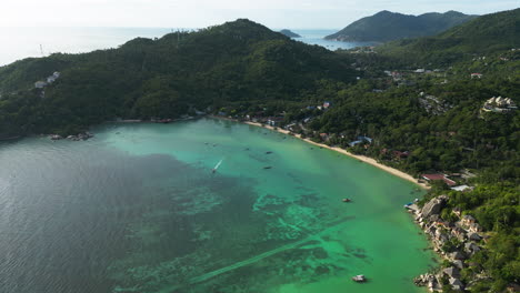 Exótica-Playa-De-La-Bahía-De-Chalok-Baan-Kao,-Ubicación-Pintoresca-En-Koh-Tao,-Tailandia,-Vista-Aérea