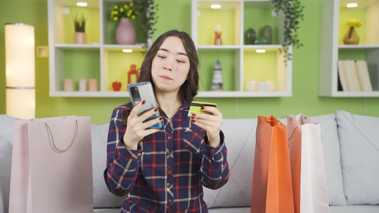 행복한 쇼핑 중독자 아시아 젊은 여성.