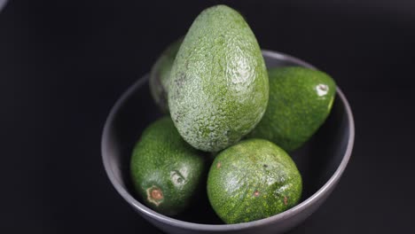 aguacates en un cuenco
