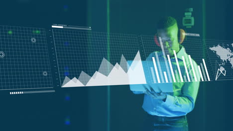 Animación-Del-Procesamiento-De-Datos-Sobre-Un-Técnico-De-TI-Afroamericano-Que-Trabaja-Con-Servidores-Informáticos