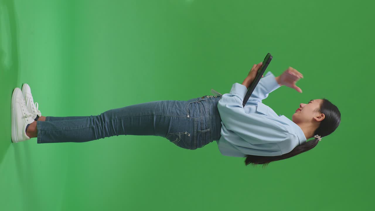 노트북으로 스트레스를 받는 여자