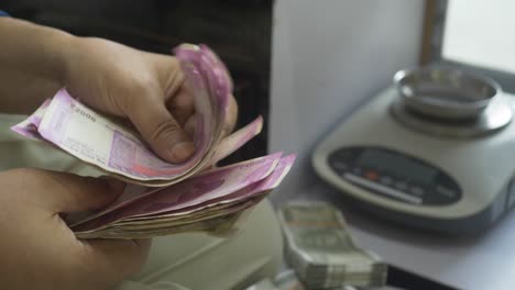 A-business-counting-2000-Indian-rupee-banknotes,-Cash-in-hand-counting,-Lot-of-cash-during-transaction,-Closeup