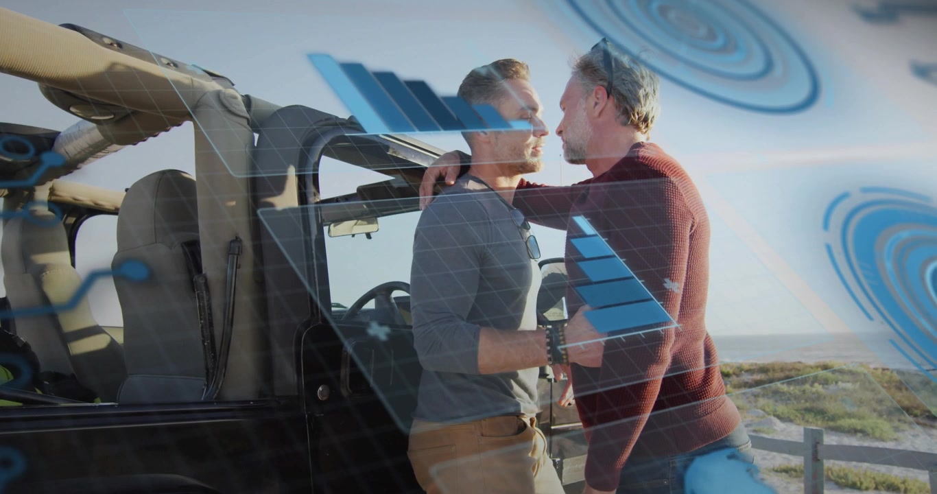 Video verticale: Uomo anziano che appoggia il braccio sul partner su una jeep al mare, mostrando affetto, con HUD tecnologico in movimento.