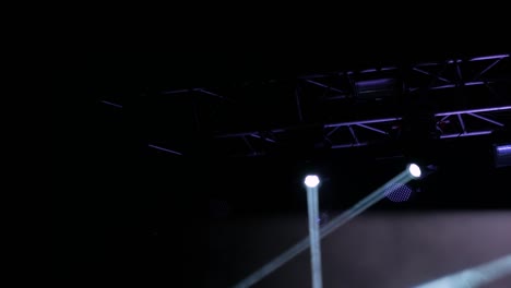 equipo de iluminación de conciertos de stroboscopio brillante y colorido para el escenario de un club nocturno