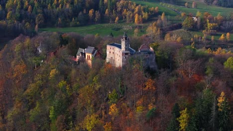 Schloss-Grodno-Gebirge-Im-Niederschlesischen-Polen-#4