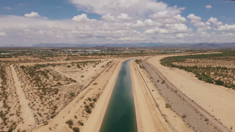 canal de riego en el sur de arizona