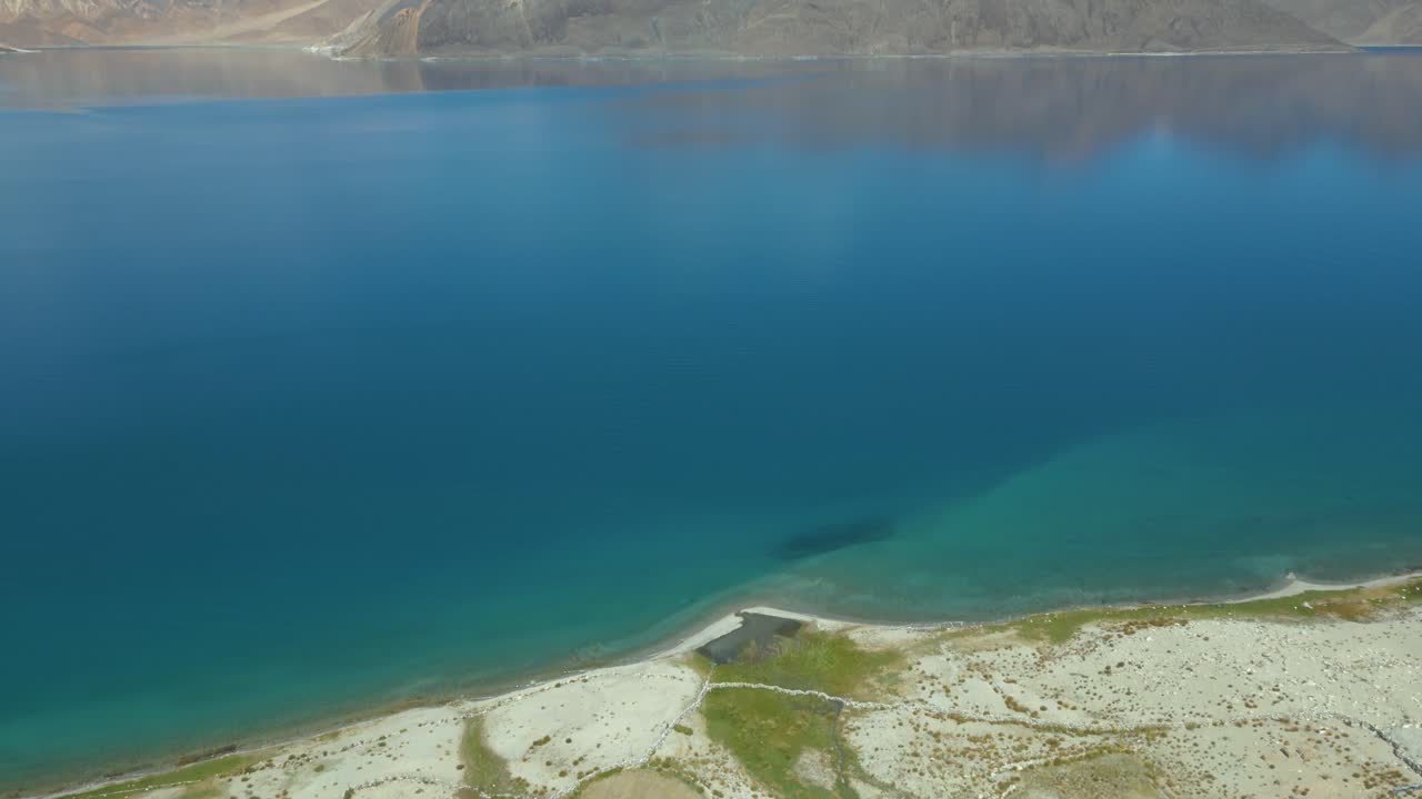 воздушный вид лех-ладакх, озеро пангонг-цо, будда-майтрея, монастырь дискит в долине нубра, песчаные дюны долины нубра