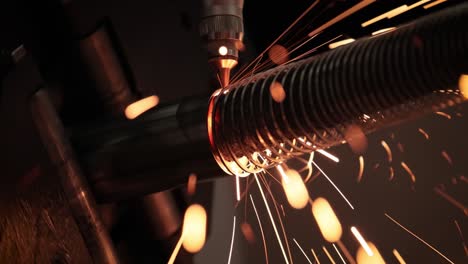 corte láser cnc de metal, tecnología industrial moderna.
