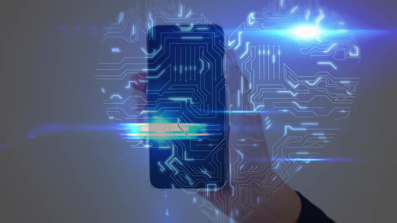 animación del procesamiento de datos sobre una mujer de negocios caucásica que usa un teléfono inteligente