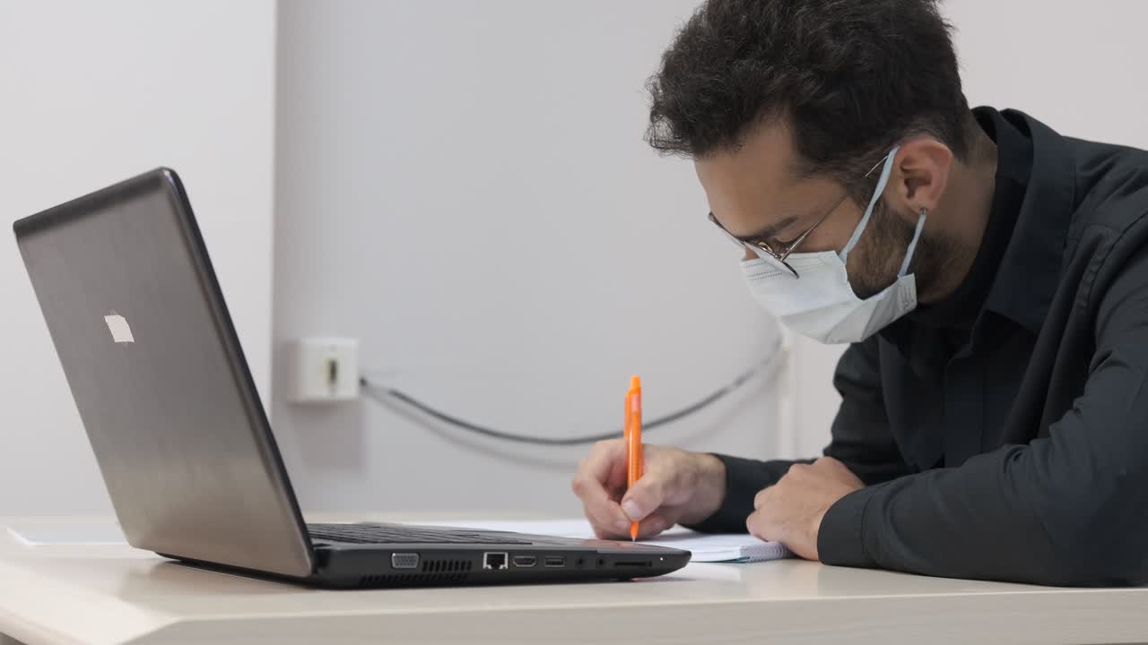 educación en línea de máscaras para estudiantes