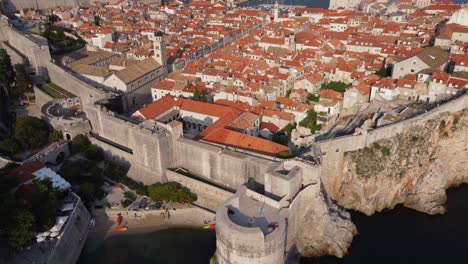 Fuerte-Bokar-Y-Murallas-De-La-Ciudad-Vieja-De-Dubrovnik---Desembarco-Del-Rey,-Croacia