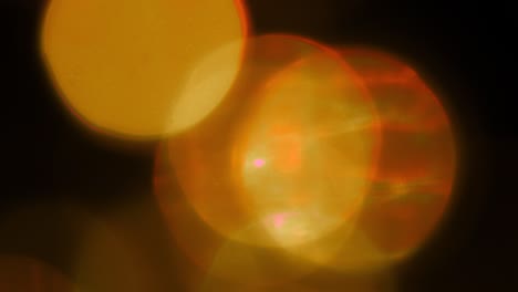 amarillo y naranja círculos de luz borrosa efecto bokeh moviéndose alrededor