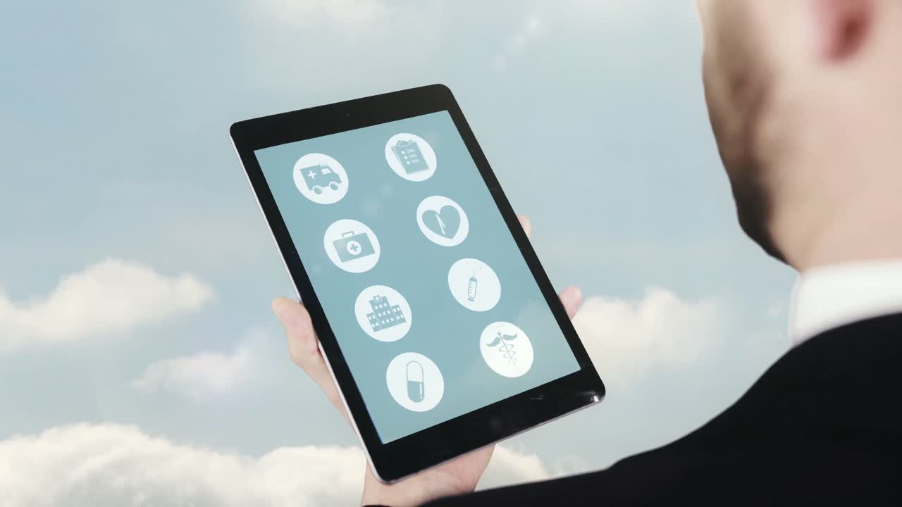 디지털 태블릿을 사용하는 남자