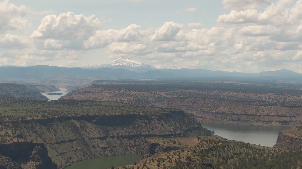 hermosa vista aérea del parque estatal cove palisades durante un día de verano nublado y soleado