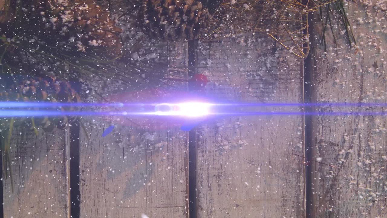 animación de senderos de luz y nieve cayendo sobre conos en navidad