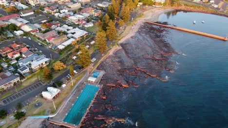 Aerial-view-of-Shellharbour's-unique-coastline-in-New-South-Wales,-Australia