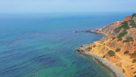 vista aérea escénica de palos verdes point y beachhead en california - vista aérea