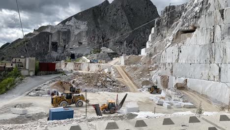 cuevas de mármol de carrara. tiro de seguimiento