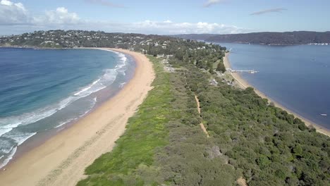 The-two-beaches-of-Palm-Beach-in-Sydney-Australia